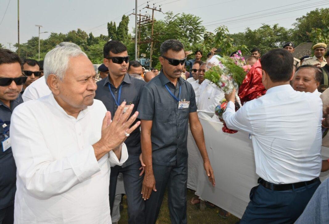 Breaking : दिल्ली रवाना हुए नीतीश, मनमोहन सिंह के परिवार से कर सकते हैं मुलाकात