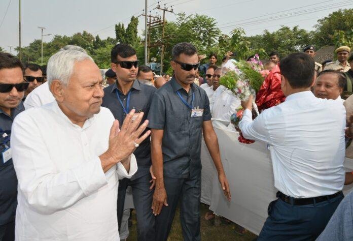 Breaking : दिल्ली रवाना हुए नीतीश, मनमोहन सिंह के परिवार से कर सकते हैं मुलाकात