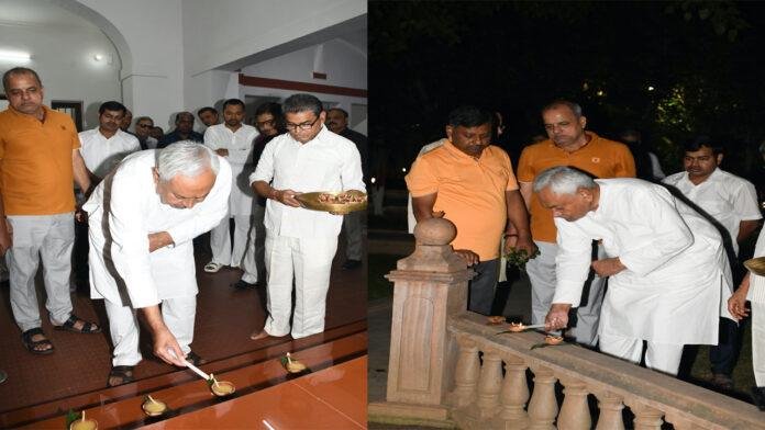 सीएम ने सरकारी आवास पर मनायी दिवाली, दीयों से किया रौशन