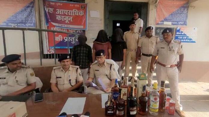 विदेशी शराब के साथ 3 तस्कर गिरफ्तार