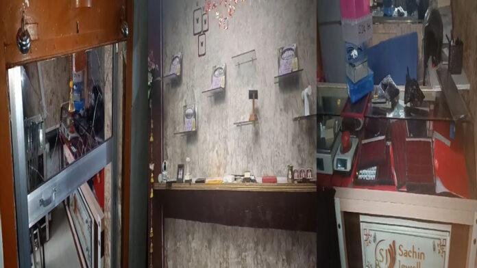 आभूषण दुकान से 3 करोड़ की ज्वेलरी चोरी, नकाबपोश अपराधियों ने दिया घटना को अंजाम