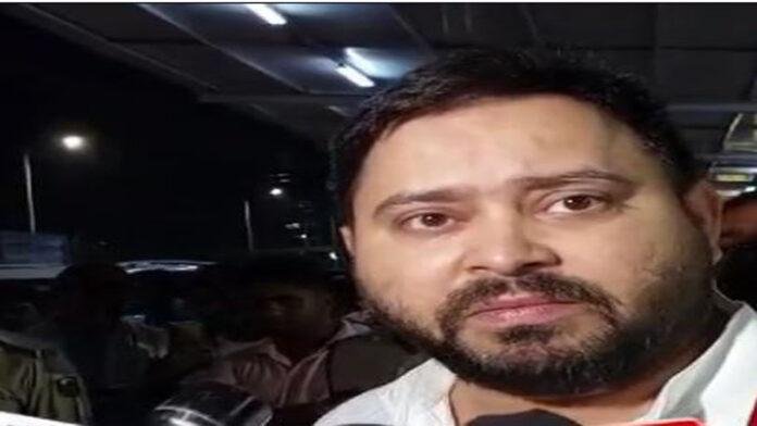 कोलकाता से पटना पहुंचे तेजस्वी, कहा- झारखंड में इंडिया गठबंधन के पक्ष में लहर