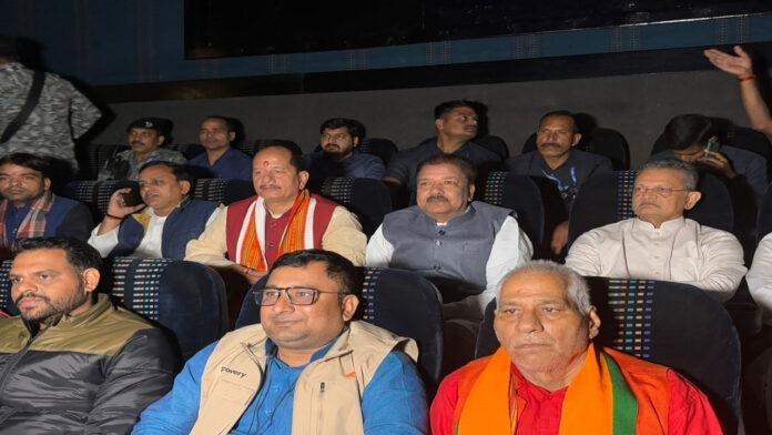 'द साबरमती रिपोर्ट' की स्पेशल स्क्रीनिंग देखने पहुंचे दिलीप जायसवाल और विजय सिन्हा