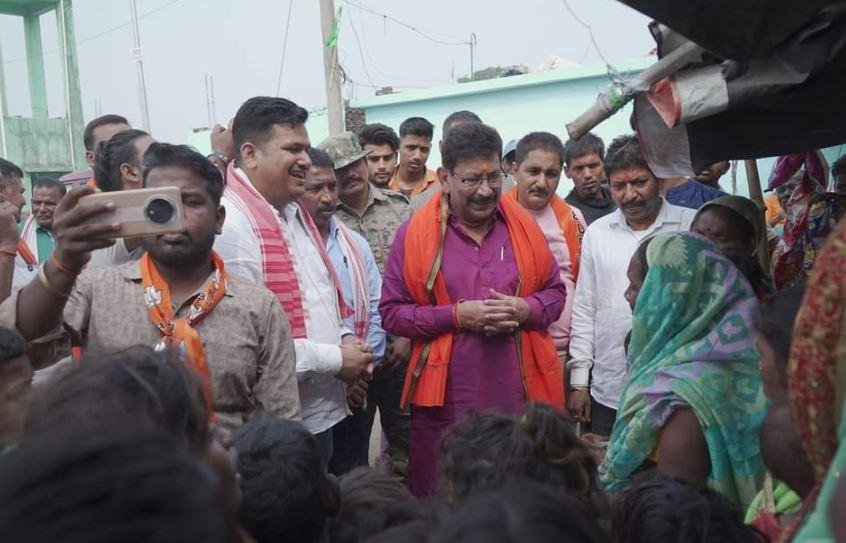 Giridih : मुफ्फसिल क्षेत्र में गिरिडीह विधानसभा सीट से भाजपा प्रत्याशी निर्भय कुमार शाहबादी ने चलाया जनसंपर्क अभियान | 22Scope News jkyu 22Scope News