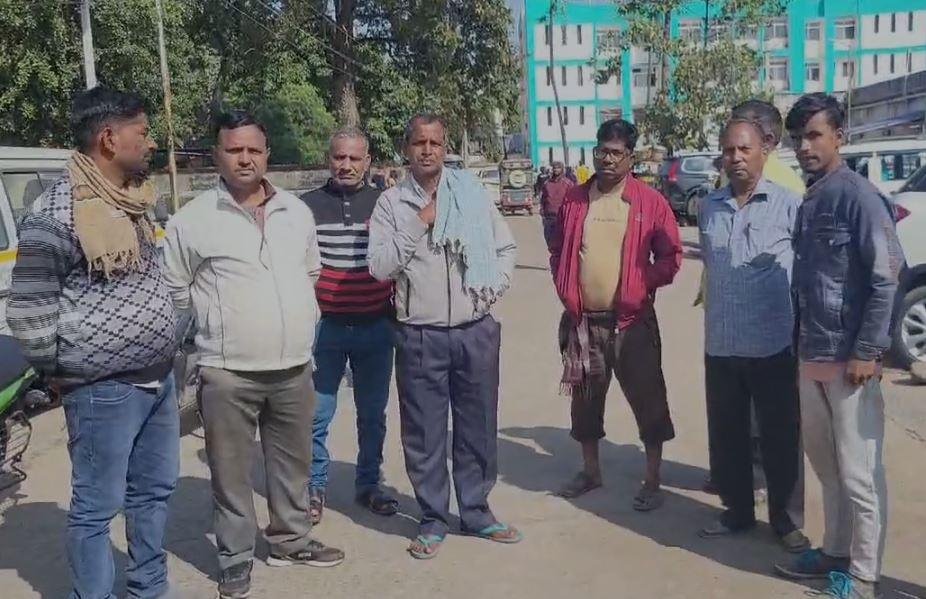 Hazaribagh Murder : घर में घुसकर अपराधियों ने शख्स को मारी गोली, मौके पर मौत... 2 22Scope News Hazaribagh Murder : मौत के बाद मृतक के परिजन