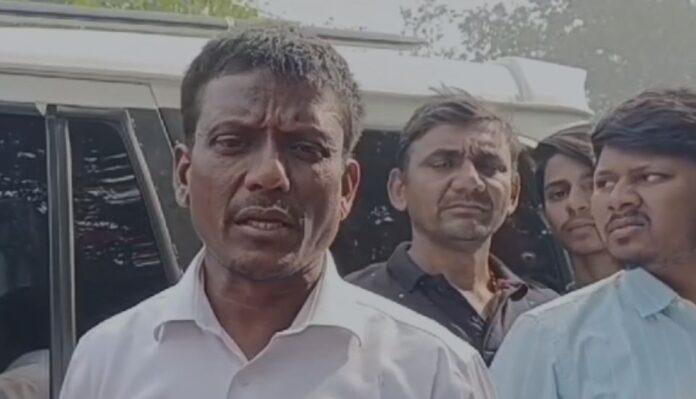 Dhanbad : बीसीसीएल की तानाशाही से ग्रामीण नाराज, लाठीचार्ज के बाद बिगड़ा माहौल...