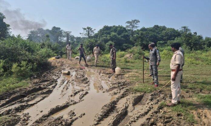 Dhanbad : अवैध शराब के काले खेल का पुलिस ने किया भंडाफोड़, कई सामान जब्त...