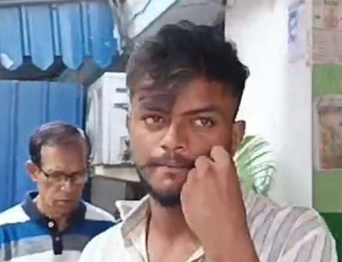 बुधवार को श्रीरामपुर कोर्ट में पेशी के लिए ले जाए जाने के दौरान आरोपी रंजन यादव की मुद्रा।