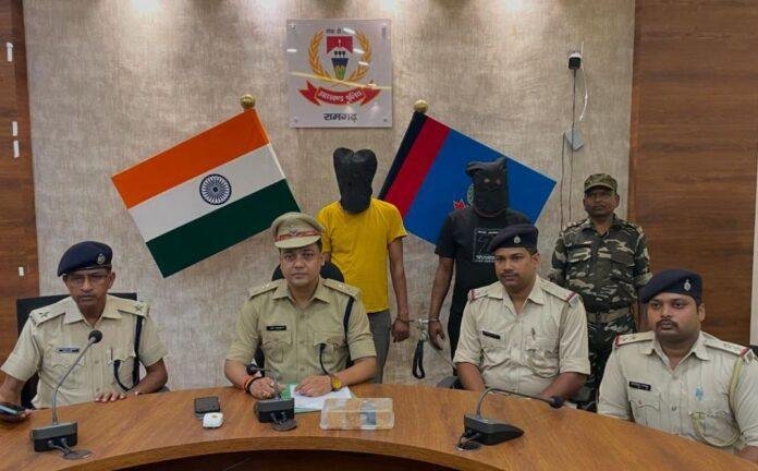 Ramgarh Crime : बैंक से पैसे लेकर जाने वालो को अपना शिकार बनाने वाले कोढ़ा गिरोह के दो सदस्य गिरफ्तार
