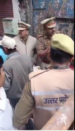 कानपुर के इसी सबइंस्पेक्टर पर गिरी चुनाव आयोग की गाज। 