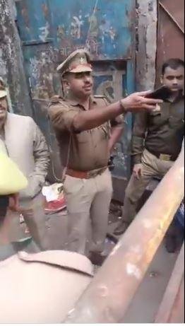 कानपुर के इसी सबइंस्पेक्टर पर गिरी चुनाव आयोग की गाज।