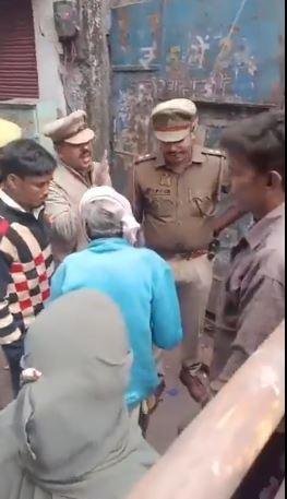 कानपुर के इसी सबइंस्पेक्टर पर गिरी चुनाव आयोग की गाज। 