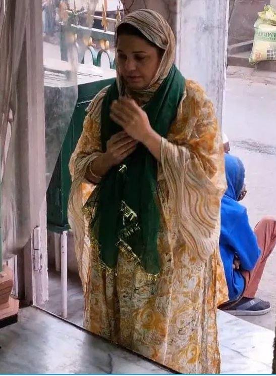 कानपुर में शनिवार को मतगणना स्थल जाने से पहले सपा प्रत्याशी नसीम सोलंकी। 