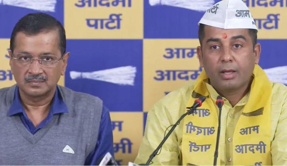 AAP संयोजक अरविंद केजरीवाल और अनिल झा 