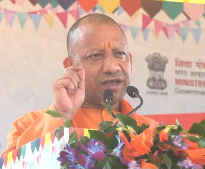 ‘गोमती पुस्तक महोत्सव’ में शनिवार को उद्घाटन संबोधन देते सीएम योगी आदित्यानाथ।