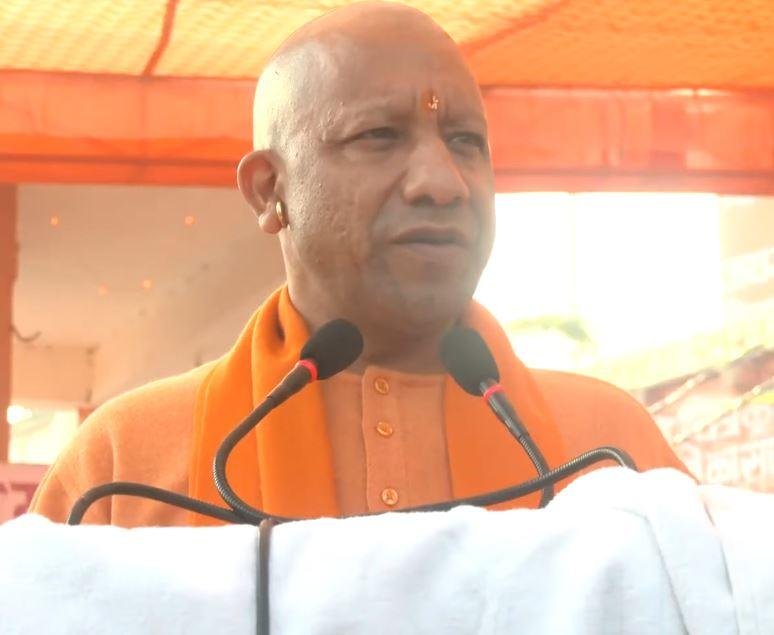 चित्रकूट धाम के मंदाकिनी तट पर गुरूवार को सीएम योगी ने दिया संबोधन।