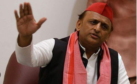 चुनाव आयोग पर भी बरसे अखिलेश यादव। 