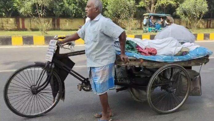 Bokaro : 18 वर्षो से पत्नी के इलाज के लिए दर-दर भटक रहा बुजुर्ग व्यक्ति, पत्नी का...