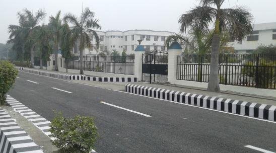 Girls Hostel यूपी के जौनपुर का वीर बहादुर सिंह पूर्वांचल विश्वविद्यालय परिसर।
