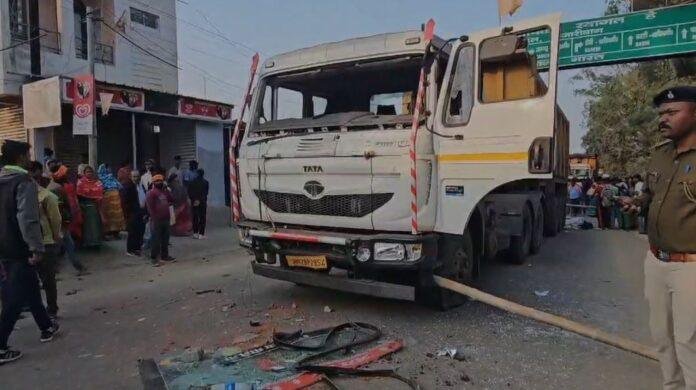 तद-min Hazaribagh Accident : दर्दनाक सड़क दुर्घटना में मां-बेटे की मौत, ग्रामीणों ने कर दिया बवाल और फिर