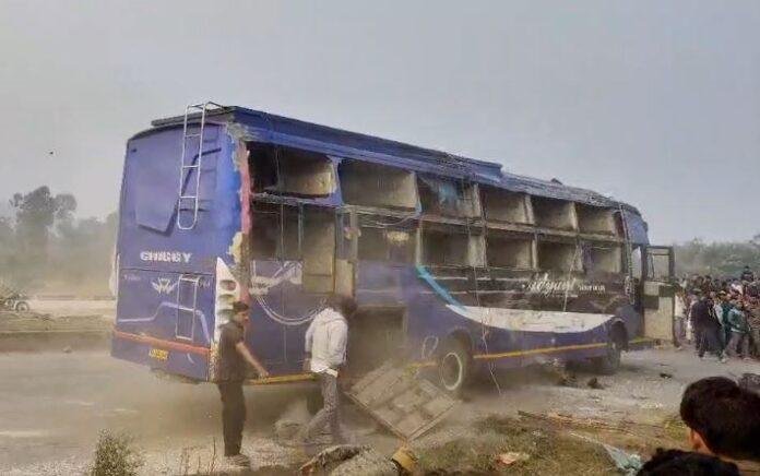 दाड-min Hazaribagh Accident : भीषण सड़क दुर्घटना में 6 लोगों की मौत, सीएम हेमंत ने जताया दुख...