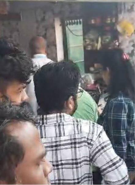 भाटपाड़ा में बमबजाजी और फायरिंग के बाद घटनास्थल का दृश्य।