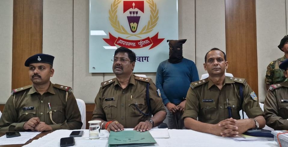 चुनाव के बीच हजारीबाग में पुलिस का बड़ा एक्शन, 2.4 करोड़ रुपये की अफीम बरामद, बड़ी मात्रा में कैश भी जब्त