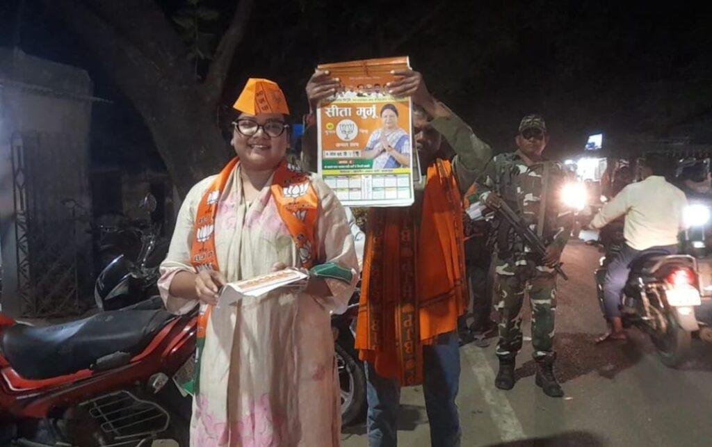 Jamtara : भाजपा प्रत्याशी सीता सोरेन की बेटियों ने शहरी क्षेत्र में चलाया जनसंपर्क अभियान