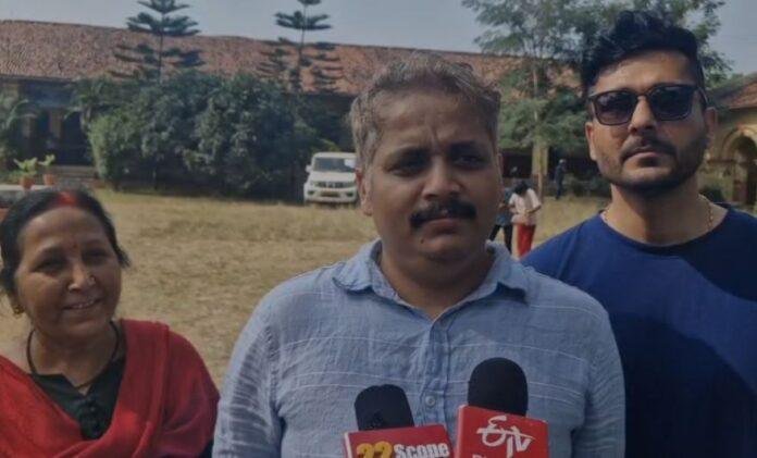 Hazaribagh : बेंगलुरु से दौड़ा चला आया परिवार लोगों से कर रहा यह अपील...