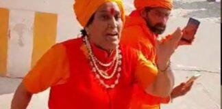 बिजनौर कलेक्ट्रेट में मंगलवार को तलवार भांजती साध्वी