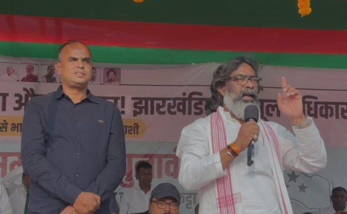 Giridih बगोदर में गरजे सीएम हेमंत-दूसरे राज्य के सीएम यहां आसन लगाए बैठे हैं और लोगों में हिन्दू-मुस्लिम बोलकर विष भरने का काम कर रहे हैं...