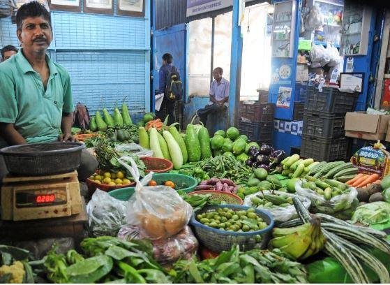 Retail Inflation : भारत में लगातार तीसरे महीने खुदरा महंगाई बढ़ी और हुई 6.21 फीसदी, बिगड़ा घर का बजट 2 Bihar News, Jharkhand News & Live Updates महंगाई से खाद्य बाजार में भी सन्नाटा।
