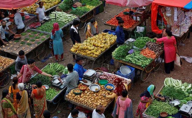 Retail Inflation : भारत में लगातार तीसरे महीने खुदरा महंगाई बढ़ी और हुई 6.21 फीसदी, बिगड़ा घर का बजट 1 Bihar News, Jharkhand News & Live Updates महंगाई से खाद्य बाजार में भी सन्नाटा।