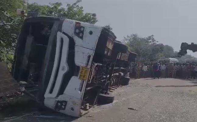महाराष्ट्र के गोंदिया में बस हादसा।