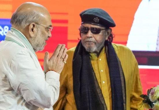 कोलकाता में भाजपा के कार्यक्रम में केंद्रीय मंत्री अमित शाह और मिथुन चक्रवर्ती की बीते दिनों की फोटो। 