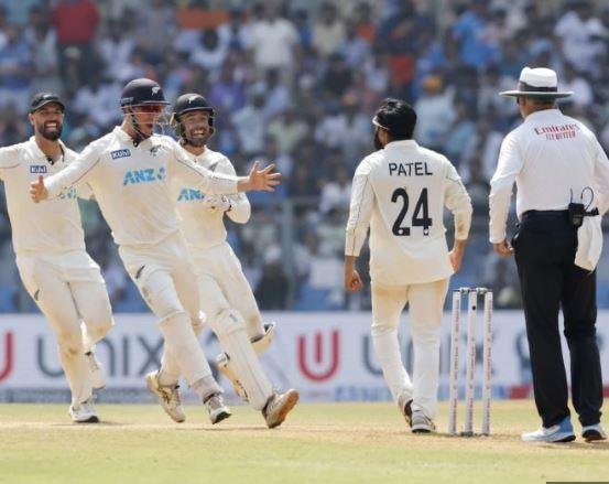 New Zealand का टीम इंडिया पर क्लीन स्वीप, 24 साल बाद 3-0 से New Zealand ने जीती सीरीज भारत के खिलाफ जीत का क्लीन स्वीप कर न्यूजीलैंड ने रचा इतिहास।