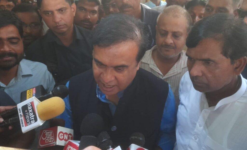 Jamtara : बागी वीरेंद्र मंडल को मनाने पहुंचे हिमंता ने कहा-घुसपैठियों की सरकार है हेमंत सरकार...
