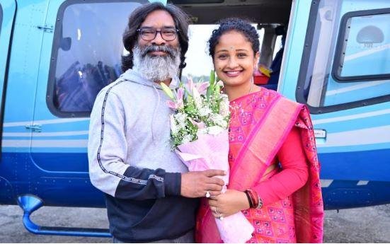 सीएम हेमंत सोरेन और पत्नी कल्पना सोरेन की फाइल फोटो