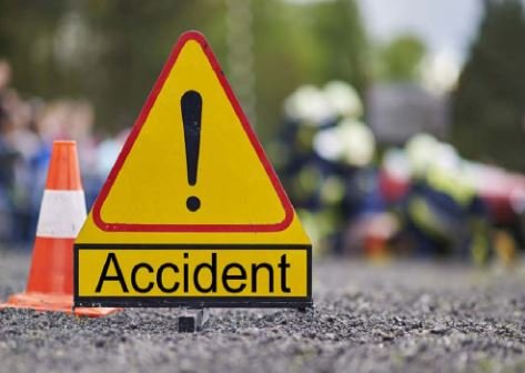 Ramgarh Accident : लुगुबुरु से वापस आ रही यात्री बस पलटी, एक महिला की मौत, दो दर्जन घायल…