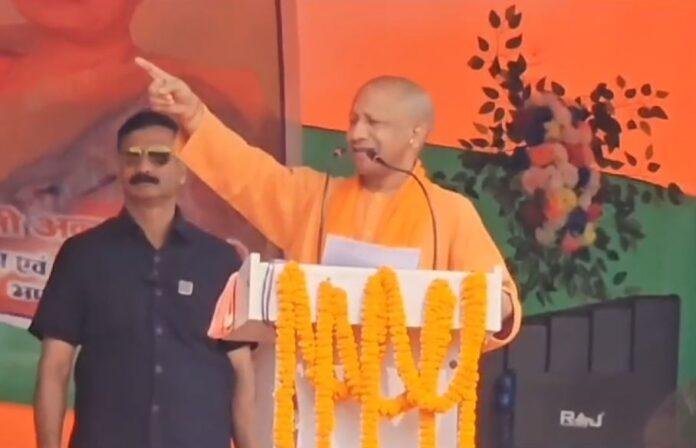 Koderma में गरजे योगी आदित्यनाथ-औरंगजेब की तरह आलमगीर आलम ने झारखंड को लूटा है और...