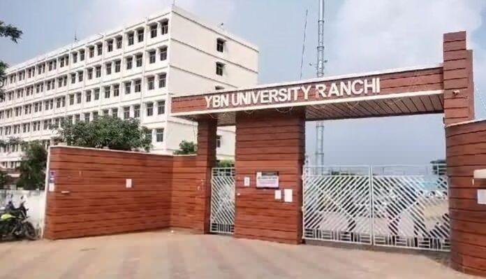 Breaking : वाईबीएन यूनिवर्सिटी और कलावती अस्पताल में पुलिस की ताबड़तोड़ छापेमारी...