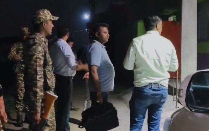 Pakur ED raid : 13 घंटे की ताबड़तोड़ छापेमारी के बाद बाहर निकली ईडी की टीम, बांग्लादेशी घुसपैठ में...