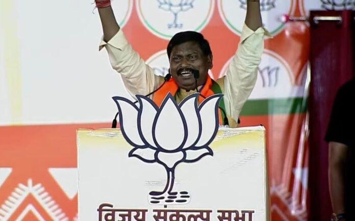 Chaibasa में अर्जुन मुंडा की दहाड़ कहा-बीजेपी की सरकार आते ही झारखंड की बेटी साथ खिलवाड़ करने वाले घुसपैठियो को नहीं बख्शा जाएगा...