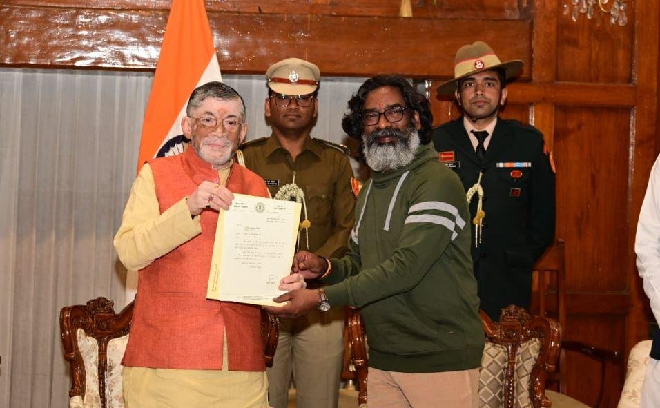 Breaking : हेमंत सोरेन ने दिया सीएम पद से इस्तीफा, इस दिन बनेगी नई सरकार...
