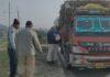 Dhanbad : झारखण्ड-प. बंगाल सीमा पर तनातनी, ममता बनर्जी के आदेश पर आलू लदे ट्रको को वापस भेजे...