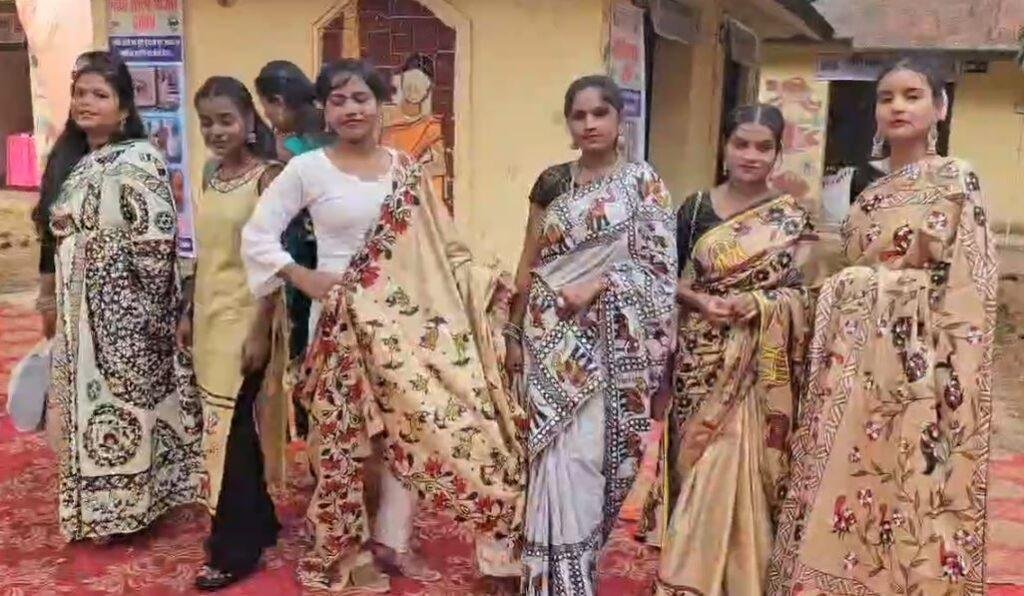 Hazaribagh : सोहराय अब दिखेगा फैशन की दुनिया में, परिधानो में मिल रही है जगह...