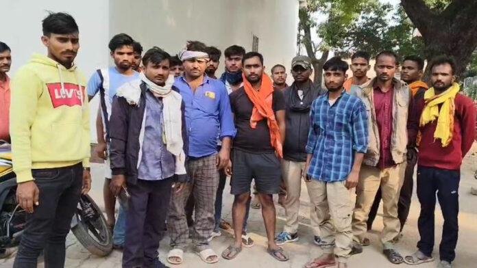 प्रेमिका द्वारा फोन कर बुलाए प्रेमी का पेड़ से लटका मिला शव