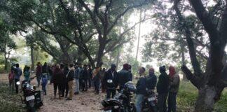पेड़ से लटका मिला युवक का शव, परिजनों में कोहराम