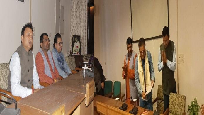 फिल्म चंपारण सत्याग्रह के निर्माण के लिए फिल्म अभिनेता-निर्देशक राजेश अस्थाना हुए सम्मानित