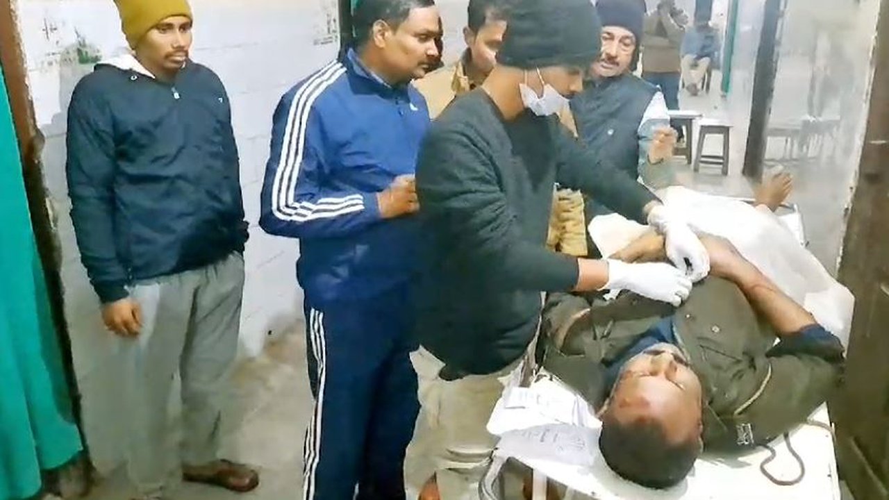 गस्ती के दौरान पुलिस वैन पलटने से पुलिसकर्मी की मौत, 2 गंभीर रूप से घायल